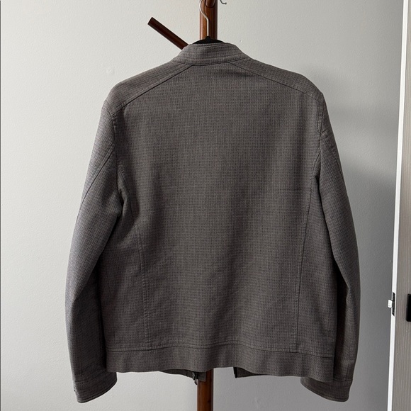 Men’s Jacket - Picture 2 of 6